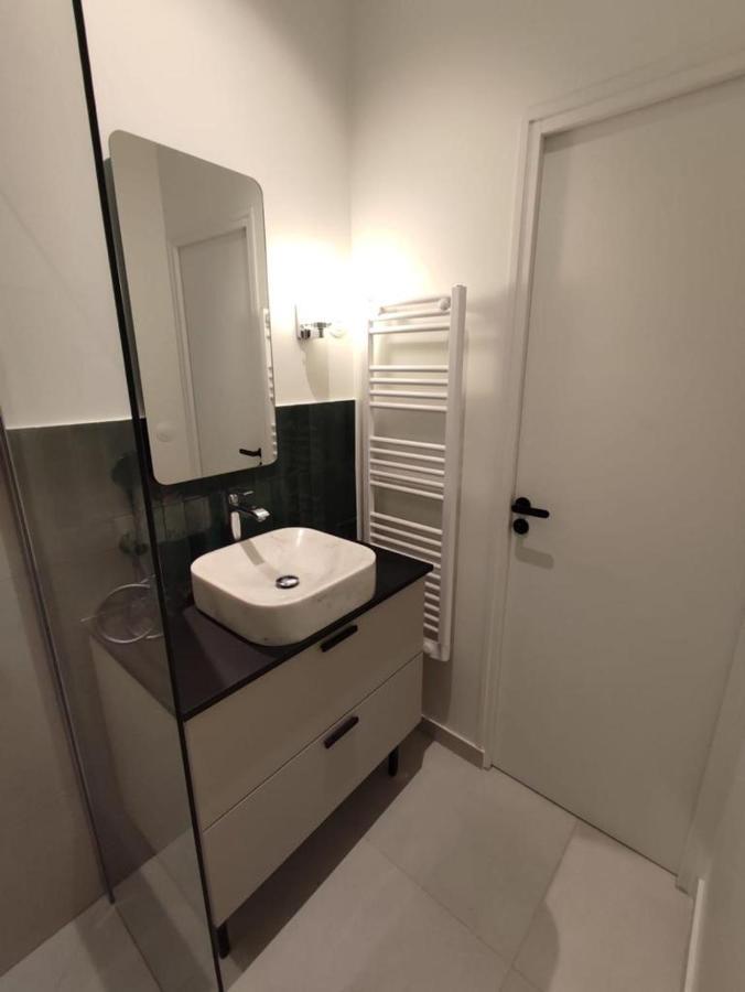 Suite Confortable Sur Le Canal Saint-Martin / Republique ปารีส ภายนอก รูปภาพ